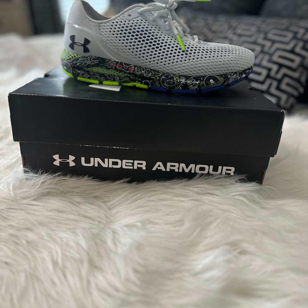 Under Armour Hovr Sonic 4 FnRn Cn size women’s 8 color white blue and green.